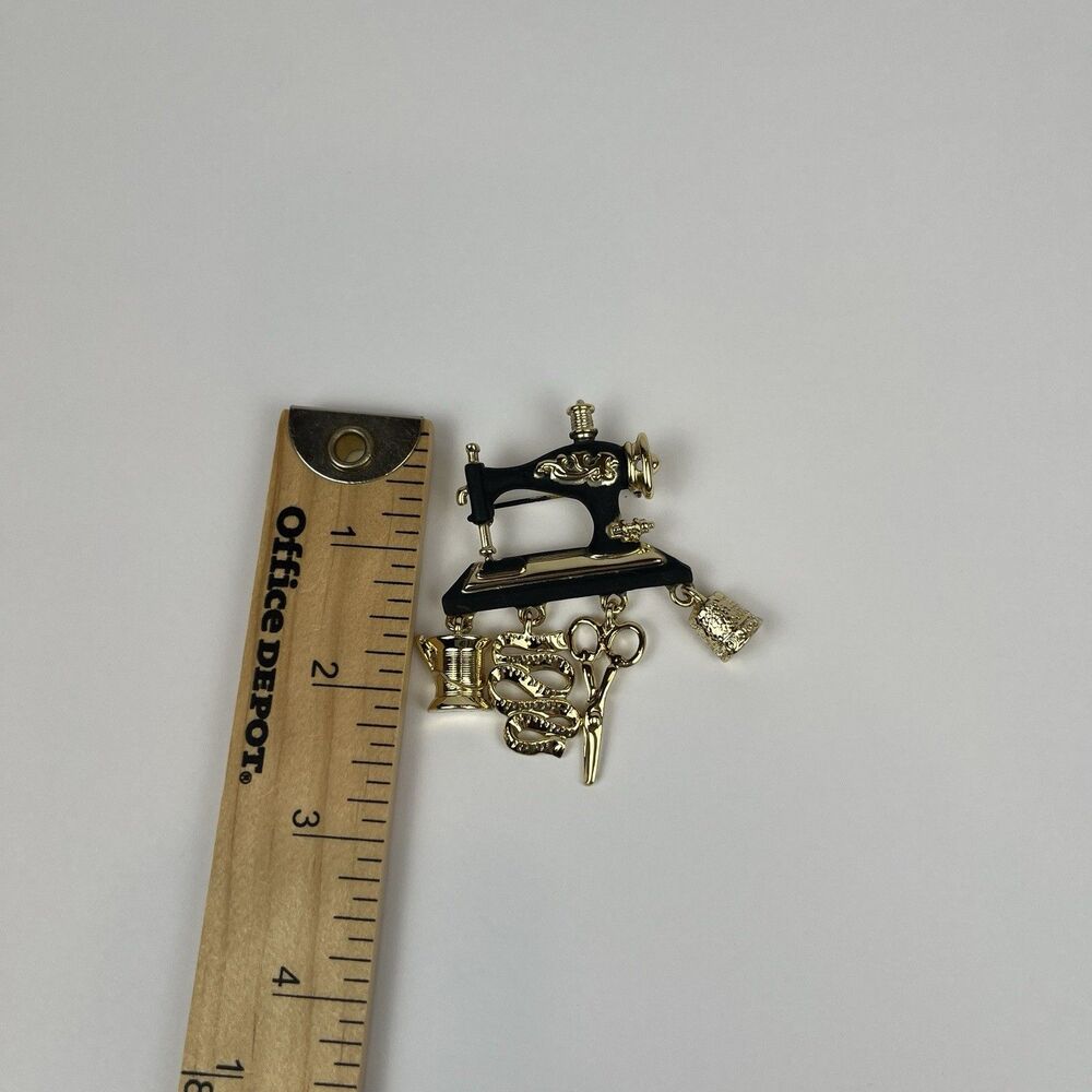Vintage AJC Sewing Machine Brooch Pin Gold Tone Dangle Charms Scissors Thimble - Picture 8 of 8